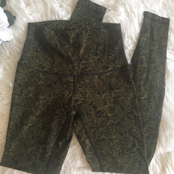 ❌SOLD❌RARE Like New Lululemon pencil lace - Picture 2 of 8